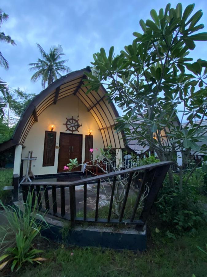 Mustika Ocean Lodge Gili Air Exterior photo